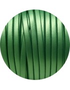 Cordon de cuir plat 5mm vert poudré vendu à la coupe au cm