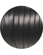 Cordon de cuir plat lisse de 9mm de couleur noire en vente au cm
