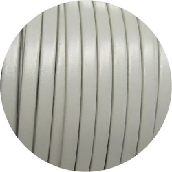 Nouveau cuir plat de 5mm écru sans bords noirs en vente au cm