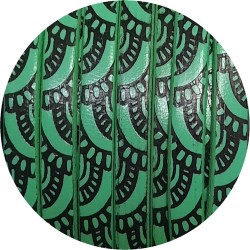 Cuir plat 5mm imprimé dentelle noire sur fond vert en vente au cm