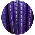 Cordon de cuir plat 5x2mm violet soutenu couture blanche-vente au cm