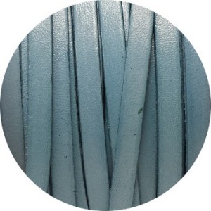 Cuir plat de 6mm de couleur bleu ciel vendu au metre