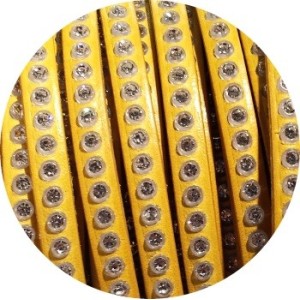 Cordon de cuir plat 6mm jaune avec strass-vente au cm