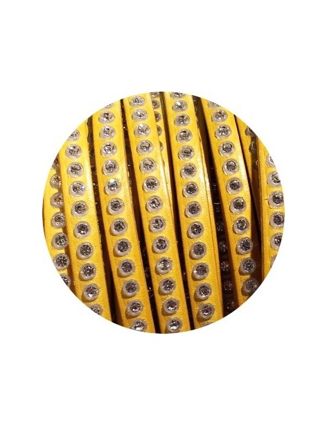 Cordon de cuir plat 6mm jaune avec strass-vente au cm