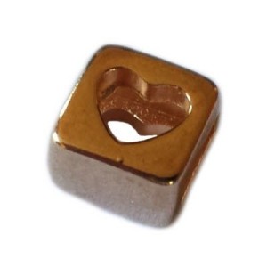 Passant carré avec un coeur pour lacet plat de cuir de 5mm