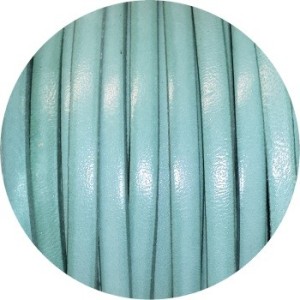 Cordon de cuir plat 5mm couleur aquamarine vendu au mètre