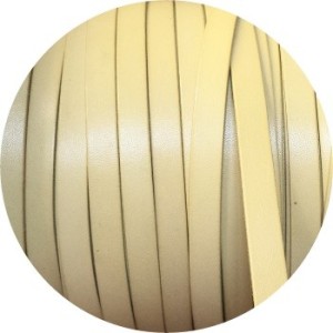 Cordon de cuir plat de 10mm jaune pastel vendu au metre
