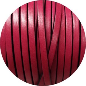 Cuir plat de 5mm fuchsia avec bords noirs vendu au mètre