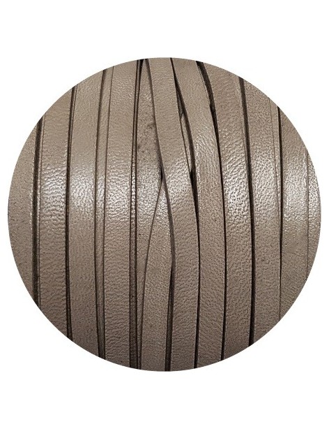 Cuir plat de 5mm gris clair marbré sans bords noirs vendu au mètre
