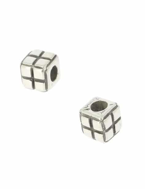 Perle cube de 10mm travaillée placage argent