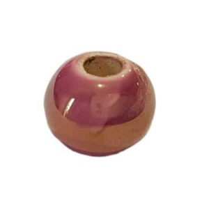 Perle boule de 12mm en céramique framboise nacré