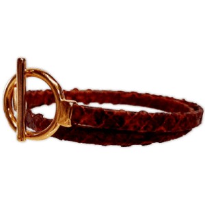 Exemple de montage de bracelet réalisé avec cette bride de 5mm en cuir de chèvre rouge bordeaux