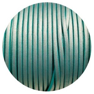 Cuir plat lisse de 3mm couleur vert pastel nacré en vente au cm