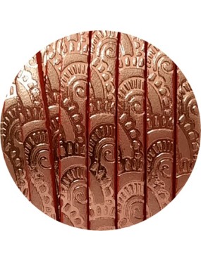 Cuir plat de 5mm avec relief dentelle rose métal sur fond rose
